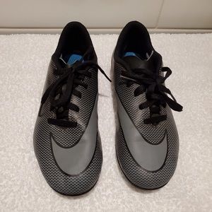 NIKE Boys BRAVATA II FG Soccer Cleats Low Top Lace